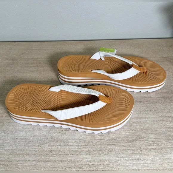 NWT KUAILU Sandal Flip Flop Thong Yoga Cushion Elegant White Tan Women Size 8 - Picture 2 of 10